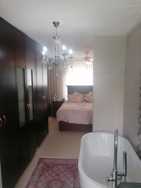 2 Bedroom Property for Sale in Melrose North Gauteng