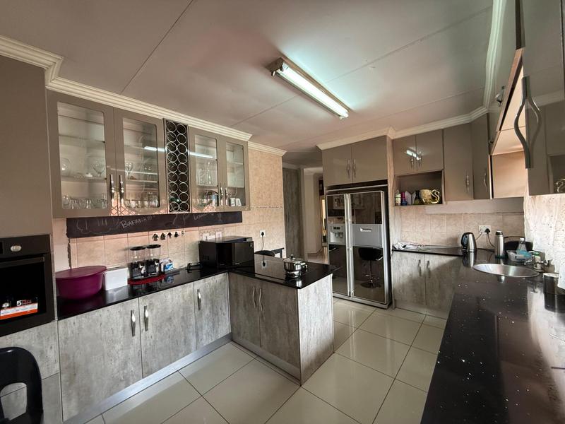 To Let 4 Bedroom Property for Rent in Birchleigh North Gauteng