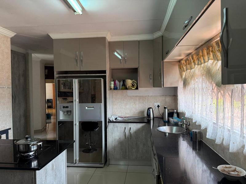 To Let 4 Bedroom Property for Rent in Birchleigh North Gauteng