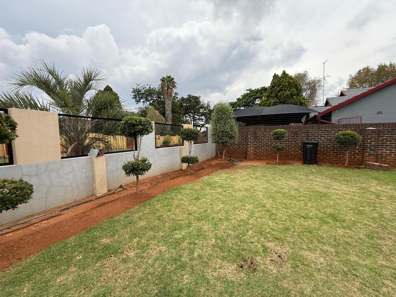 To Let 4 Bedroom Property for Rent in Birchleigh North Gauteng