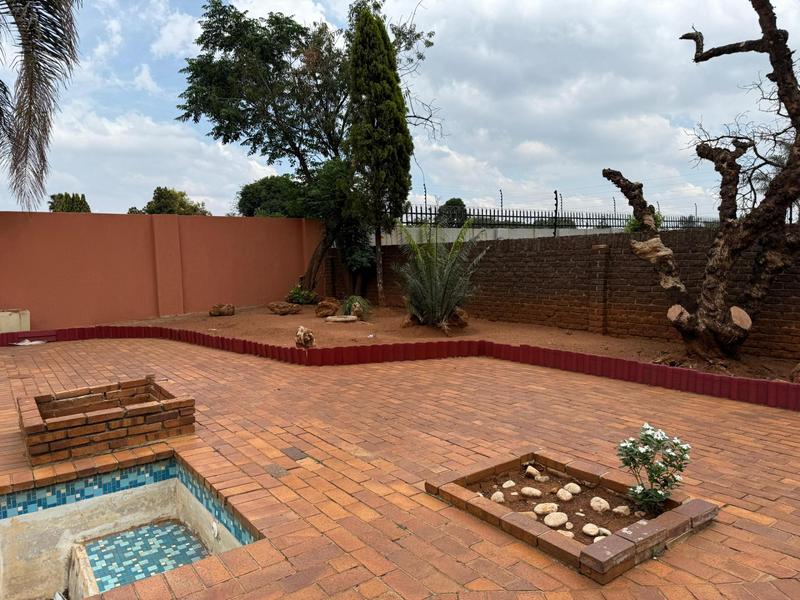 To Let 4 Bedroom Property for Rent in Birchleigh North Gauteng