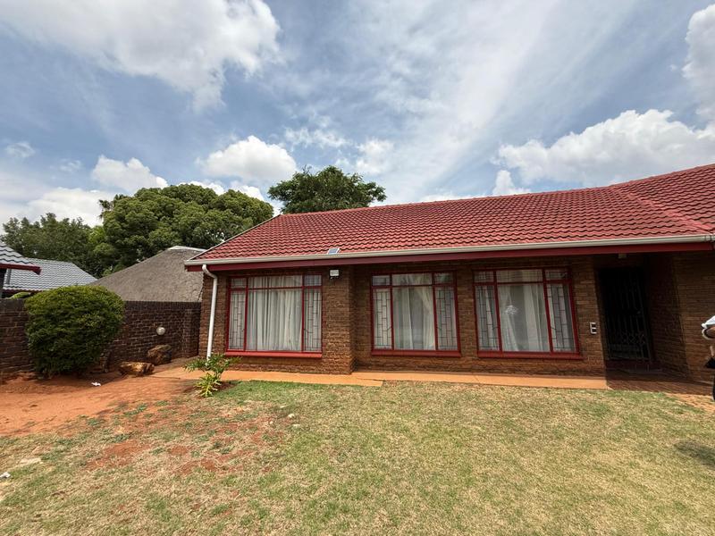 To Let 4 Bedroom Property for Rent in Birchleigh North Gauteng