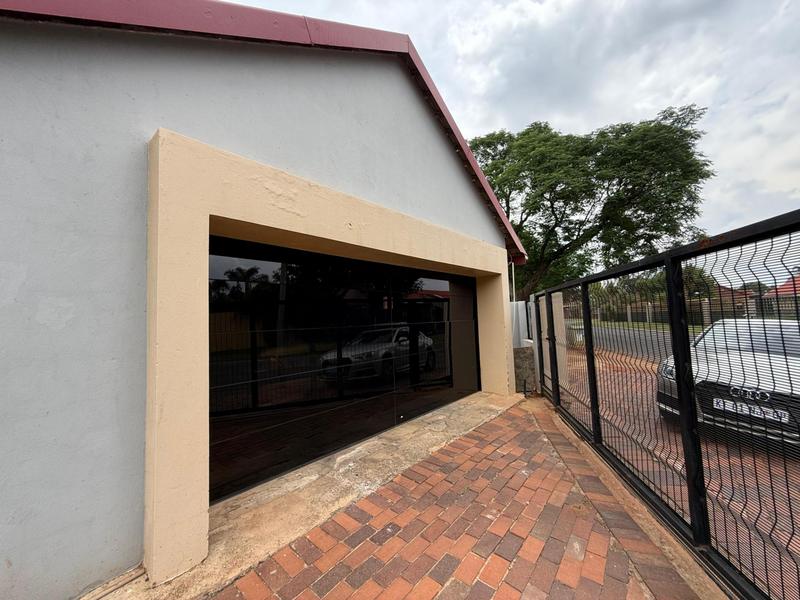 To Let 4 Bedroom Property for Rent in Birchleigh North Gauteng