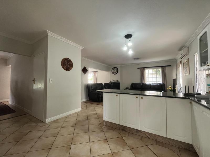 4 Bedroom Property for Sale in Waterkloof Ridge Gauteng