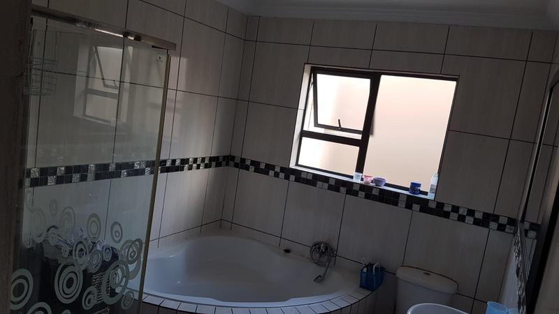 4 Bedroom Property for Sale in The Reeds Gauteng