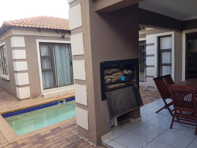 4 Bedroom Property for Sale in The Reeds Gauteng