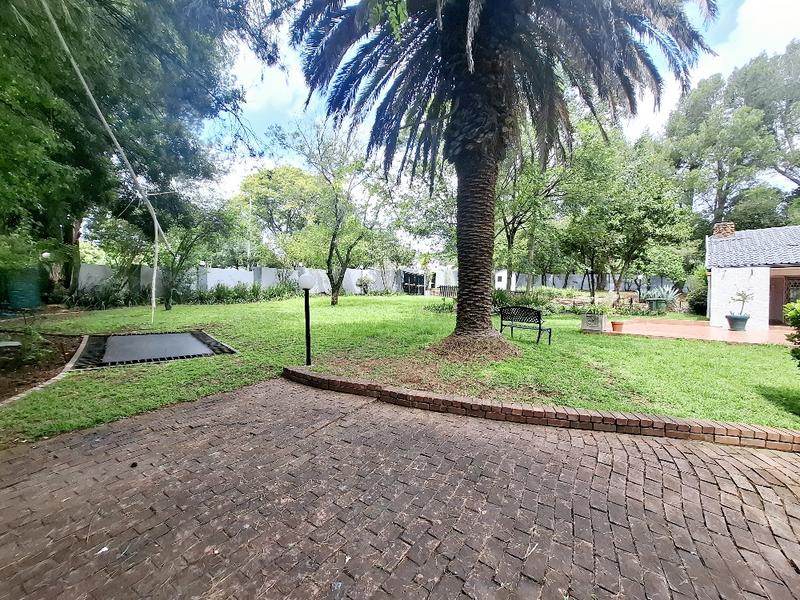 To Let 4 Bedroom Property for Rent in Bryanston Gauteng