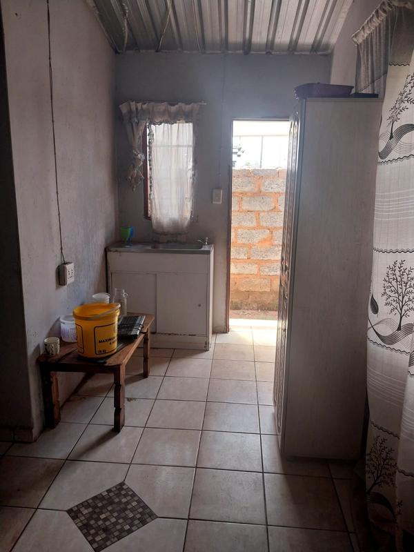 2 Bedroom Property for Sale in Zonkezizwe Gauteng