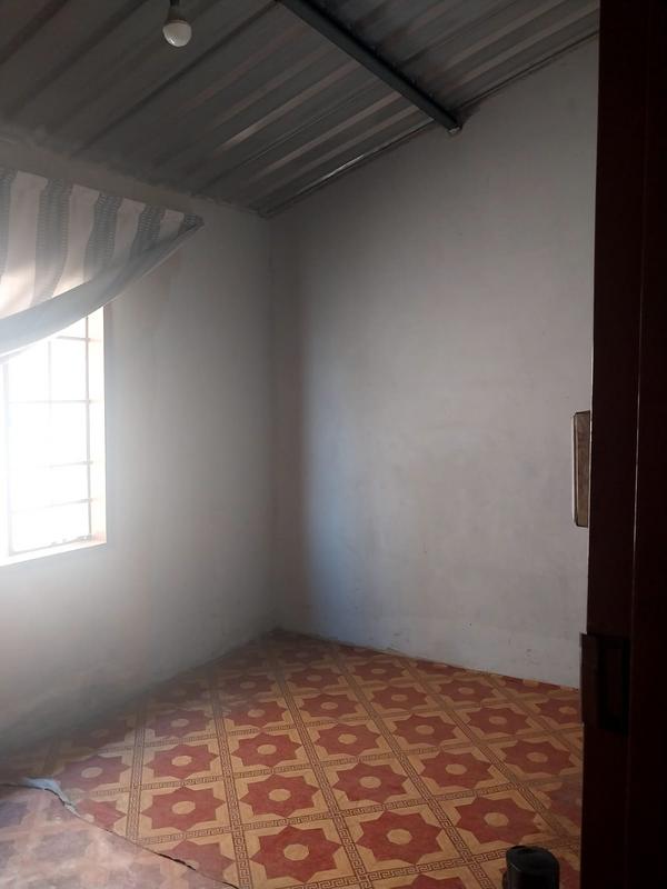 2 Bedroom Property for Sale in Zonkezizwe Gauteng