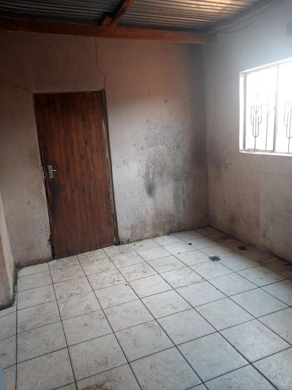 2 Bedroom Property for Sale in Zonkezizwe Gauteng