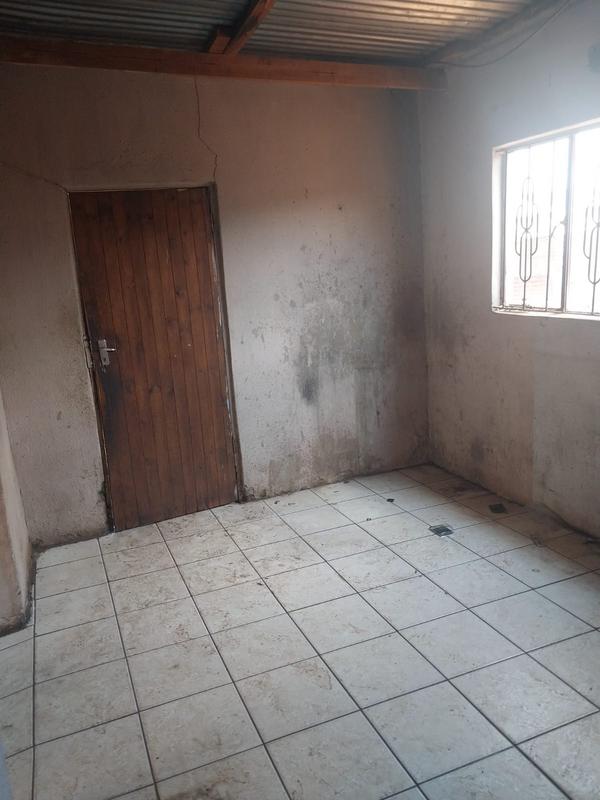 2 Bedroom Property for Sale in Zonkezizwe Gauteng