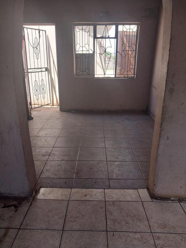 2 Bedroom Property for Sale in Zonkezizwe Gauteng