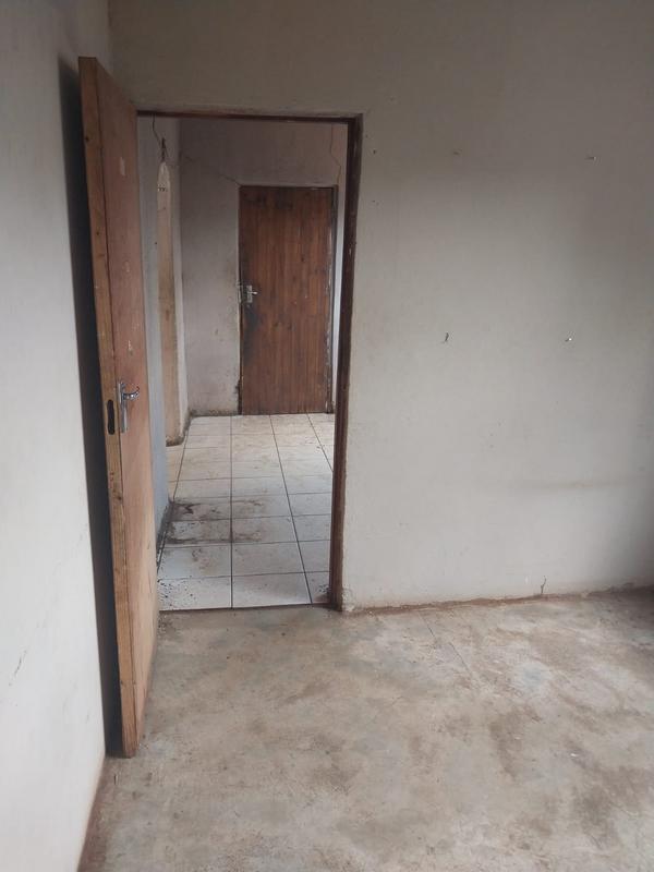 2 Bedroom Property for Sale in Zonkezizwe Gauteng