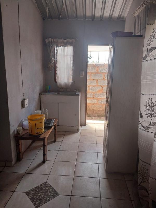 2 Bedroom Property for Sale in Zonkezizwe Gauteng