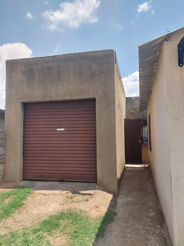 2 Bedroom Property for Sale in Zonkezizwe Gauteng