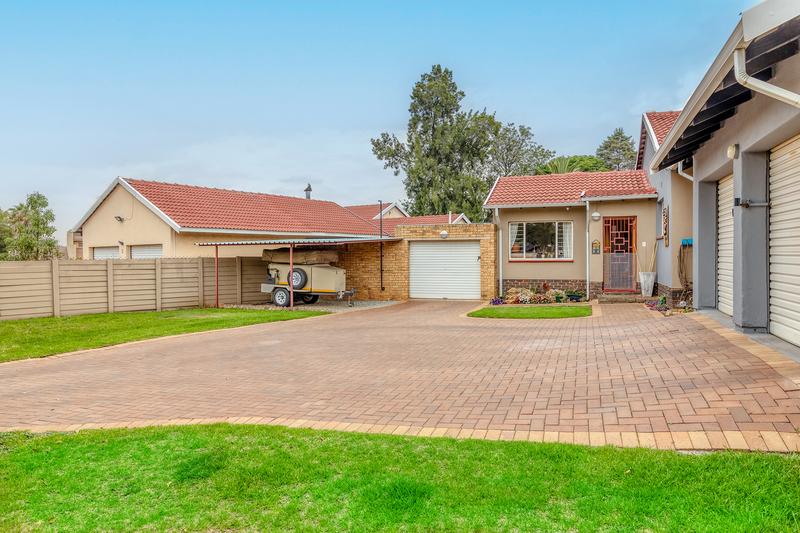 4 Bedroom Property for Sale in Brackenhurst Gauteng