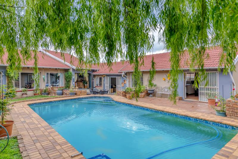 4 Bedroom Property for Sale in Brackenhurst Gauteng