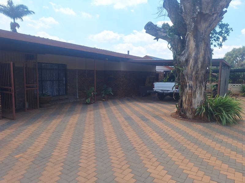 3 Bedroom Property for Sale in Dorandia Gauteng