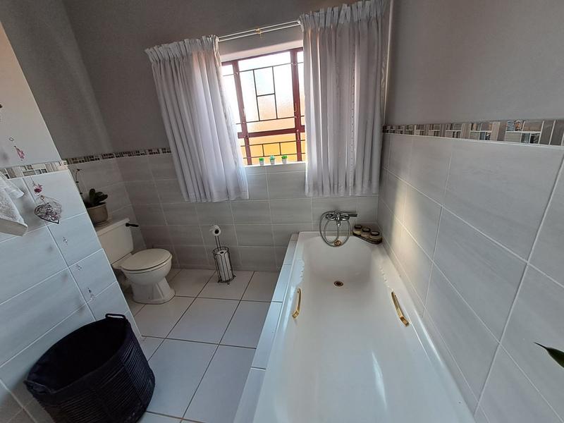 6 Bedroom Property for Sale in Ninapark Gauteng