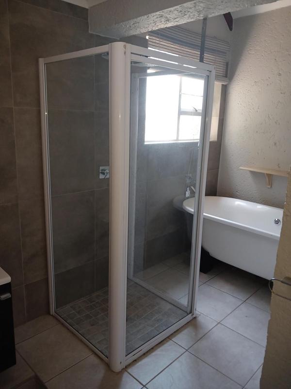 To Let 2 Bedroom Property for Rent in Weltevreden Park Gauteng