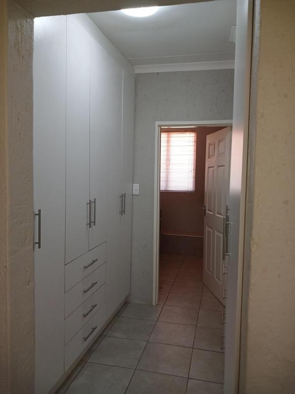 To Let 2 Bedroom Property for Rent in Weltevreden Park Gauteng