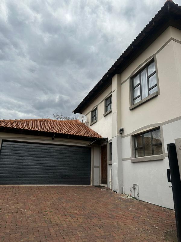 To Let 3 Bedroom Property for Rent in Broadacres Gauteng