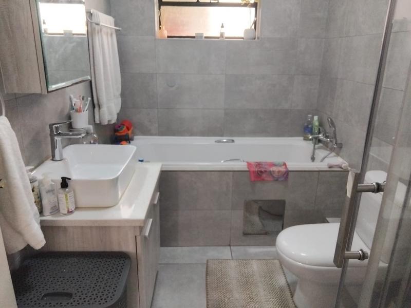 2 Bedroom Property for Sale in Broadacres Gauteng