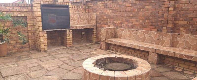 3 Bedroom Property for Sale in New Redruth Gauteng