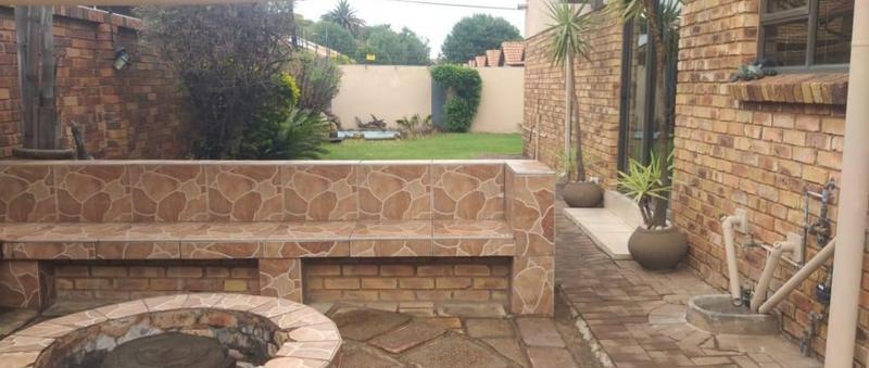 3 Bedroom Property for Sale in New Redruth Gauteng