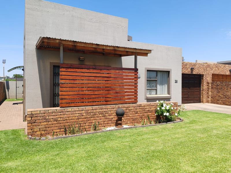 2 Bedroom Property for Sale in Kookrus Gauteng