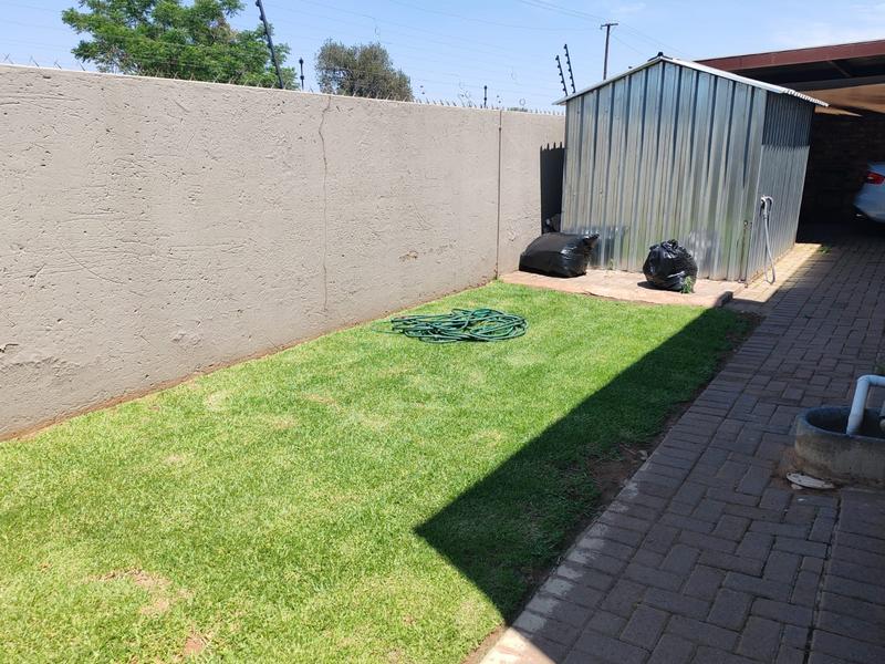 2 Bedroom Property for Sale in Kookrus Gauteng