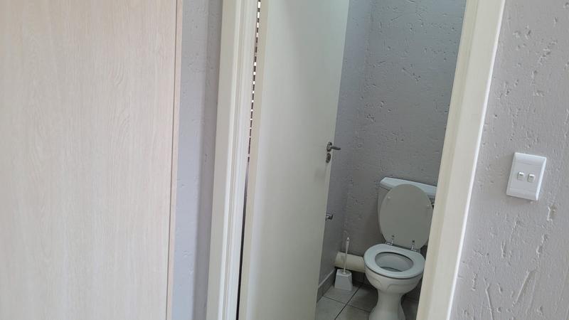 To Let 1 Bedroom Property for Rent in Lonehill Gauteng