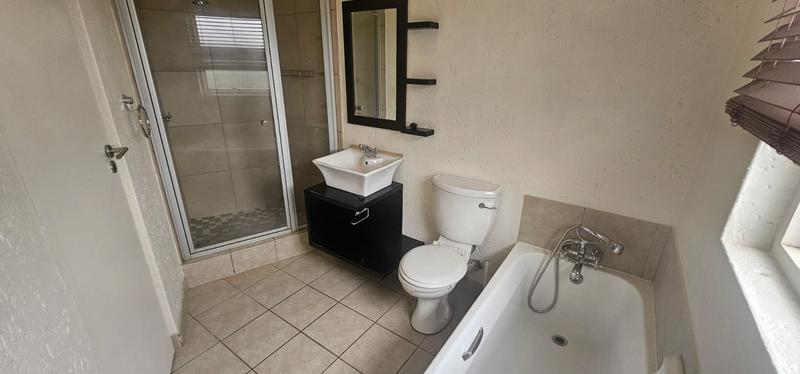 To Let 1 Bedroom Property for Rent in Lonehill Gauteng