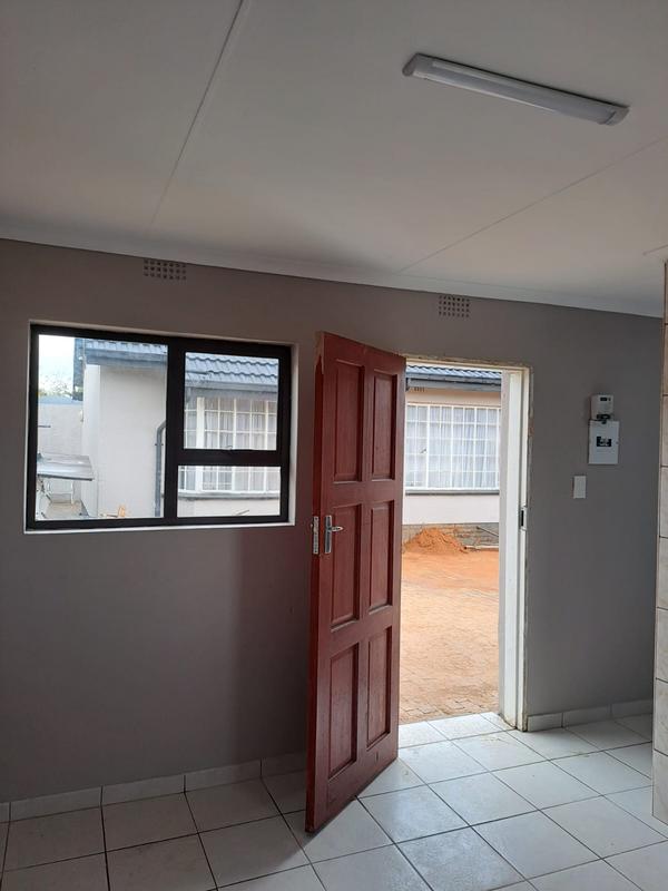 To Let 1 Bedroom Property for Rent in Freeway Park Gauteng