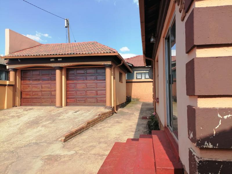 3 Bedroom Property for Sale in Clayville Gauteng