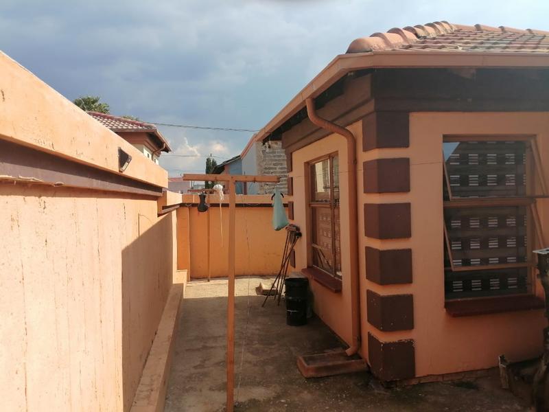 3 Bedroom Property for Sale in Clayville Gauteng