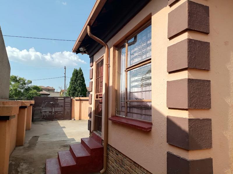 3 Bedroom Property for Sale in Clayville Gauteng