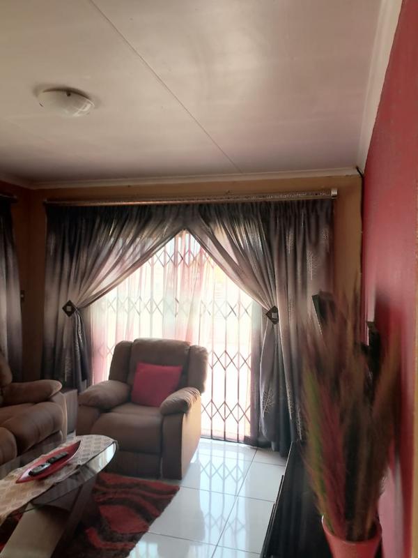 3 Bedroom Property for Sale in Clayville Gauteng