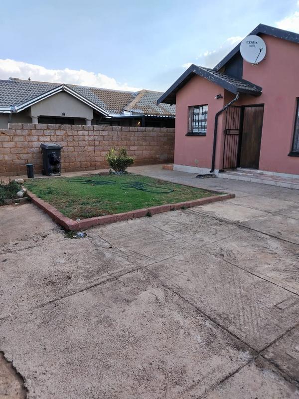 2 Bedroom Property for Sale in Protea Glen Gauteng