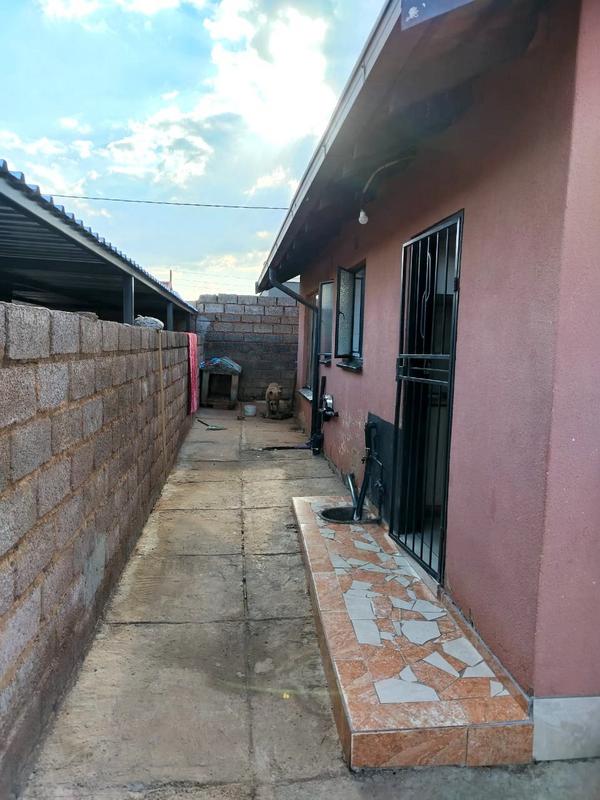 2 Bedroom Property for Sale in Protea Glen Gauteng