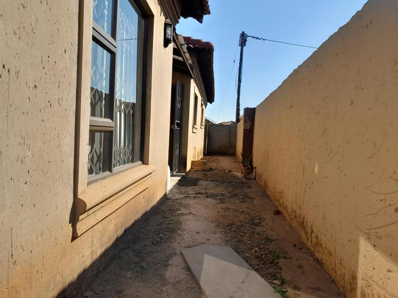 To Let 3 Bedroom Property for Rent in Vosloorus Ext 6 Gauteng