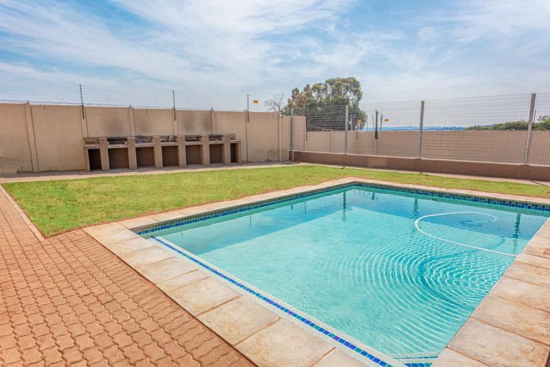 To Let 2 Bedroom Property for Rent in Ruimsig Gauteng