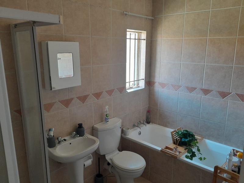 2 Bedroom Property for Sale in Vorna Valley Gauteng