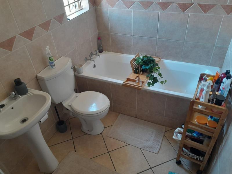 2 Bedroom Property for Sale in Vorna Valley Gauteng