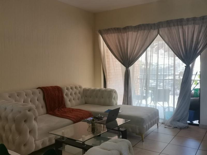 2 Bedroom Property for Sale in Mulbarton Gauteng