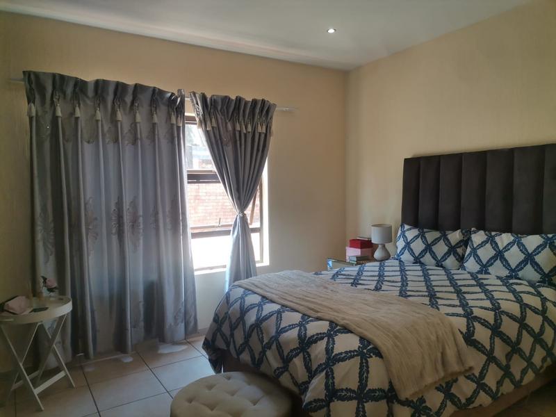 2 Bedroom Property for Sale in Mulbarton Gauteng