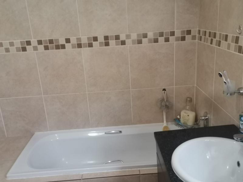 2 Bedroom Property for Sale in Mulbarton Gauteng