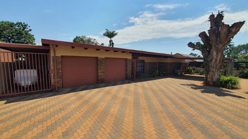 3 Bedroom Property for Sale in Dorandia Gauteng