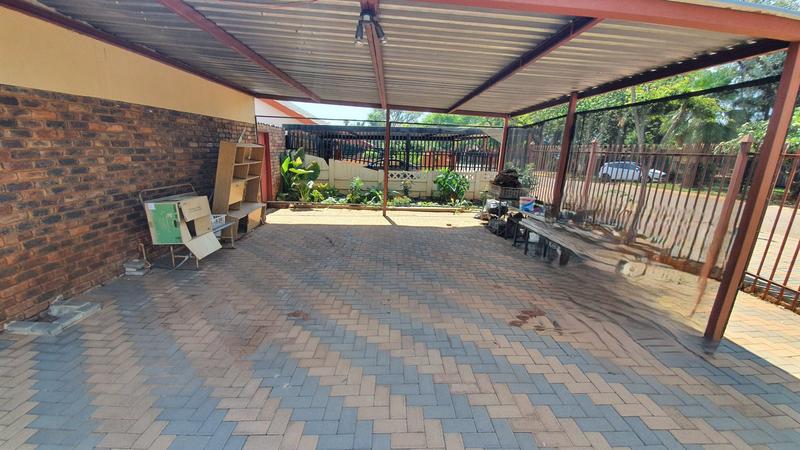 3 Bedroom Property for Sale in Dorandia Gauteng