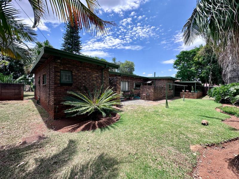 4 Bedroom Property for Sale in Dorandia Gauteng